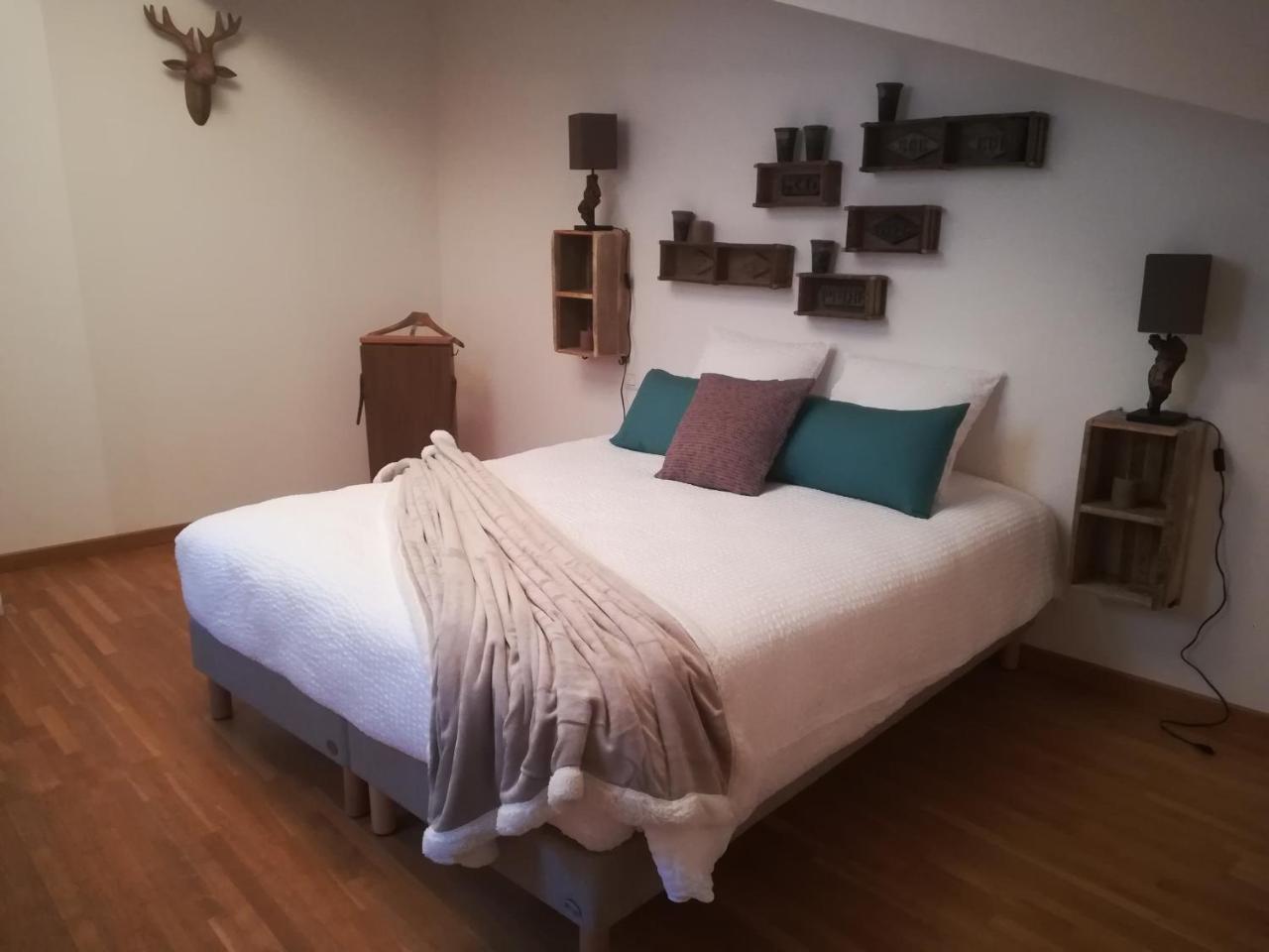Chambre D'Hotes Les Rives De La Tronne Mer Exterior foto